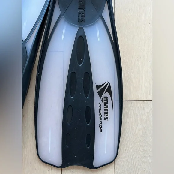 NWT bundle of snorkeling gear including fins US7.5/8, mask and the scuba tube - Picture 4 of 12